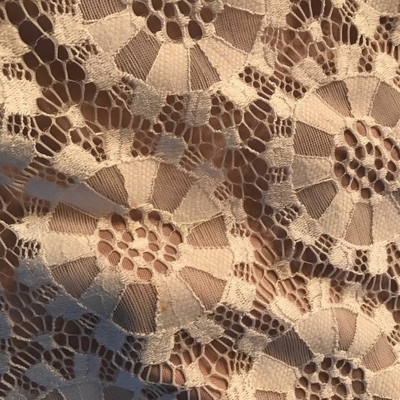 Like New Vince Camuto Lace Dress - Picture 3 of 3